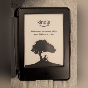 Amazon Kindle (7th Generation) 2GB Wi-Fi 6in eBook E-Reader Black w Case